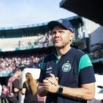 O técnico Mozart, do Coritiba, no Couto Pereira