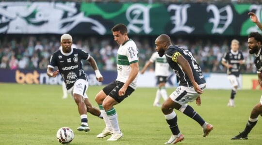 Carlos De Pena, do Coritiba, contra o Remo
