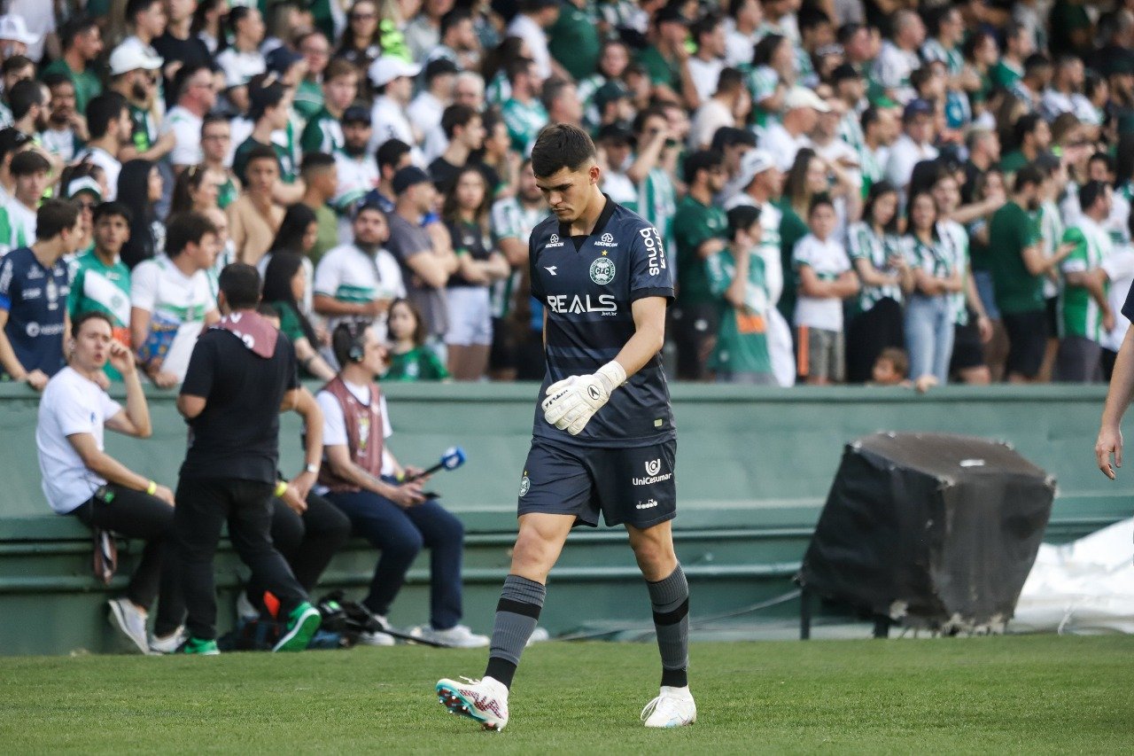 O goleiro Pedro Morisco, do Coritiba