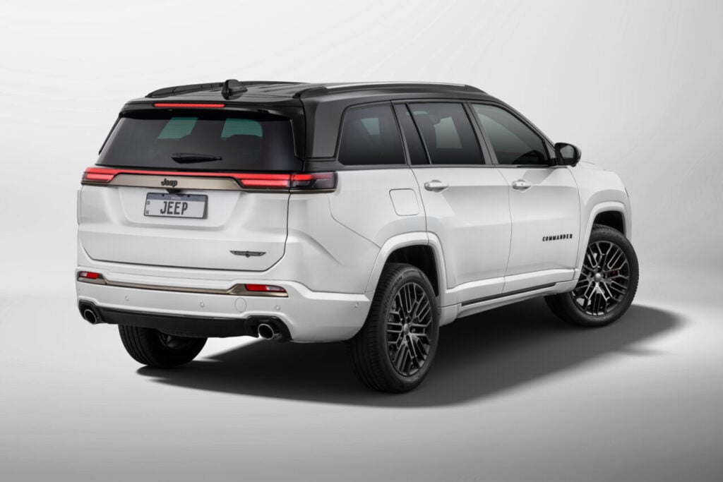 Jeep_Commander_Blackhawk_My26_005