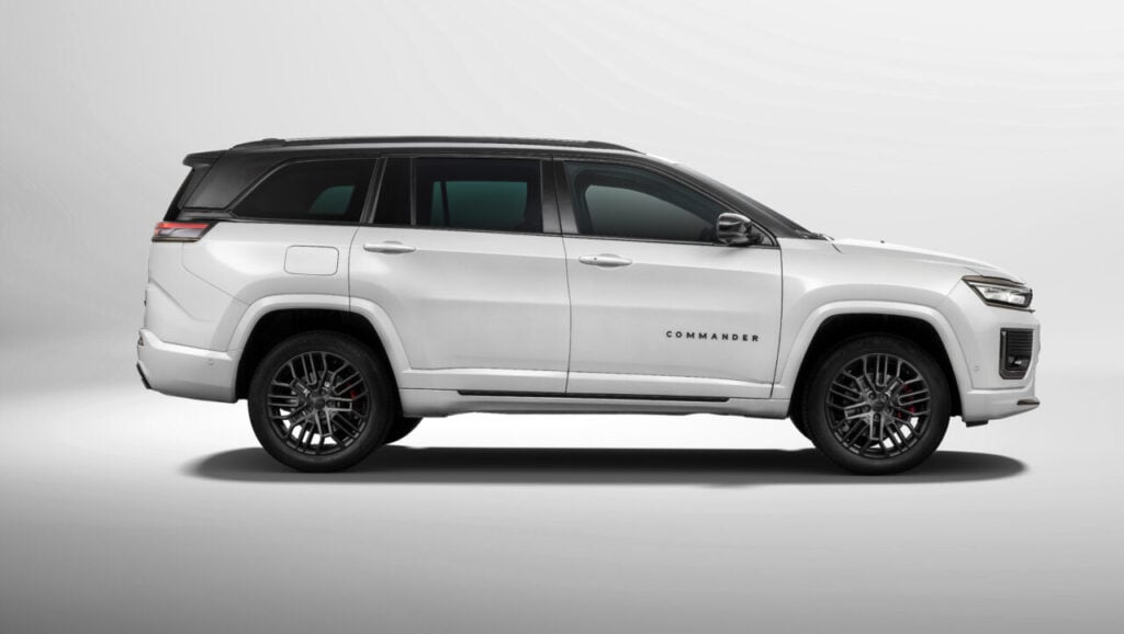 Jeep_Commander_Blackhawk_My26_009