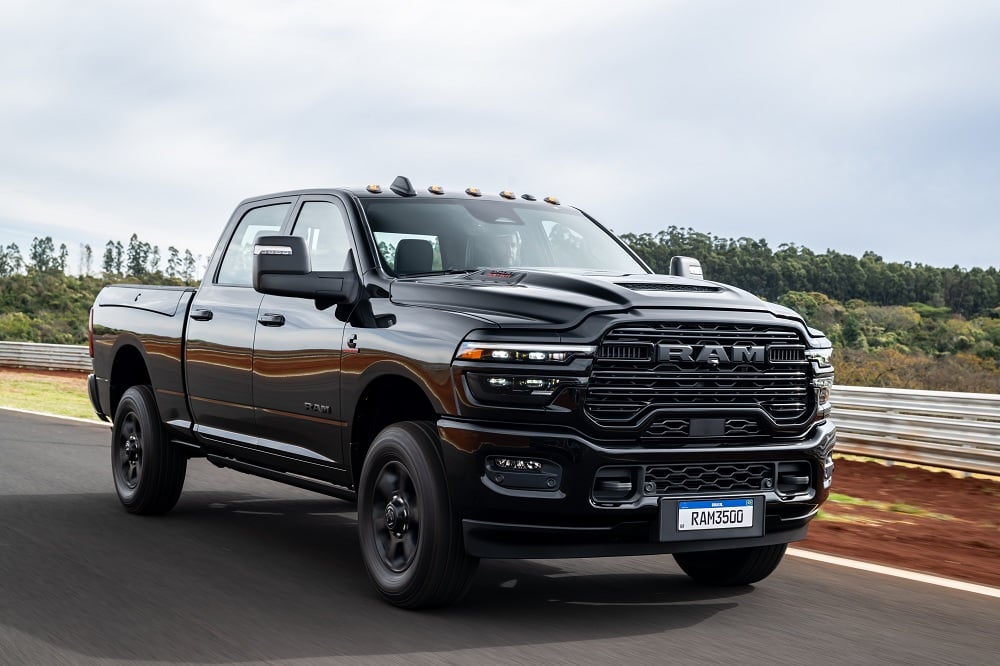 Nova Ram 3500 Laramie Night Edition