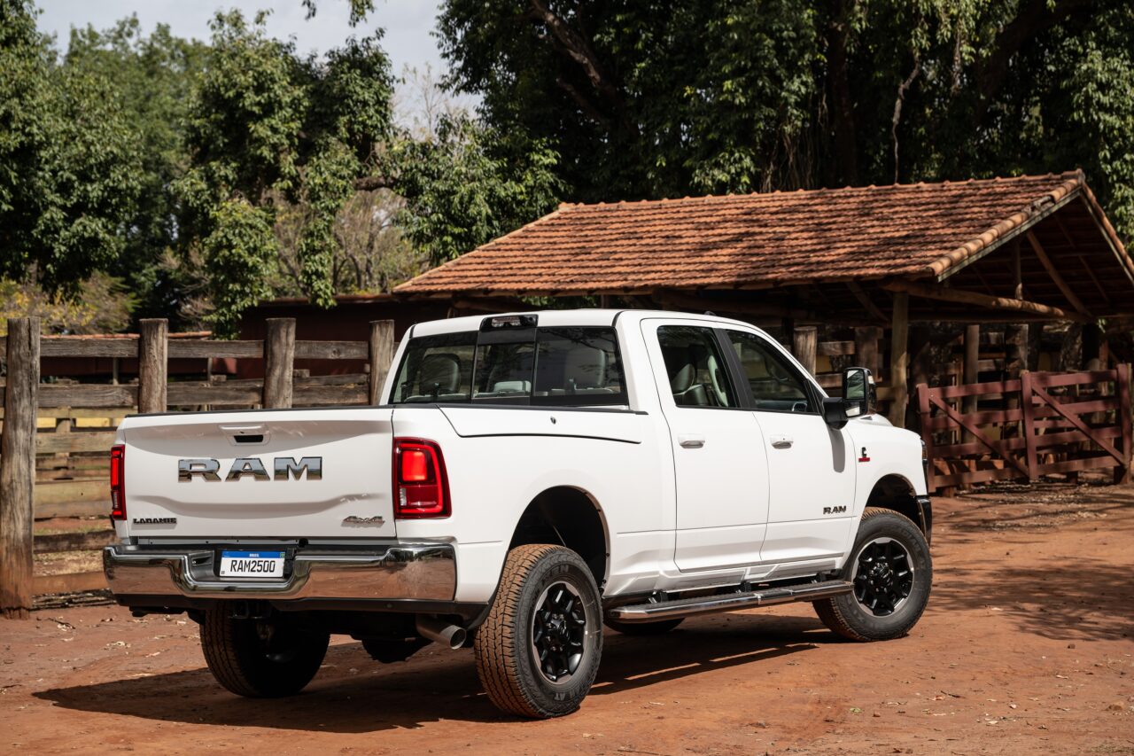 NovaRam2500Laramie14