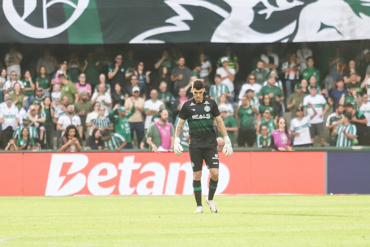O goleiro Pedro Morisco, do Coritiba