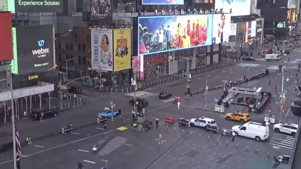 Viaturas-de-policias-na-time-square