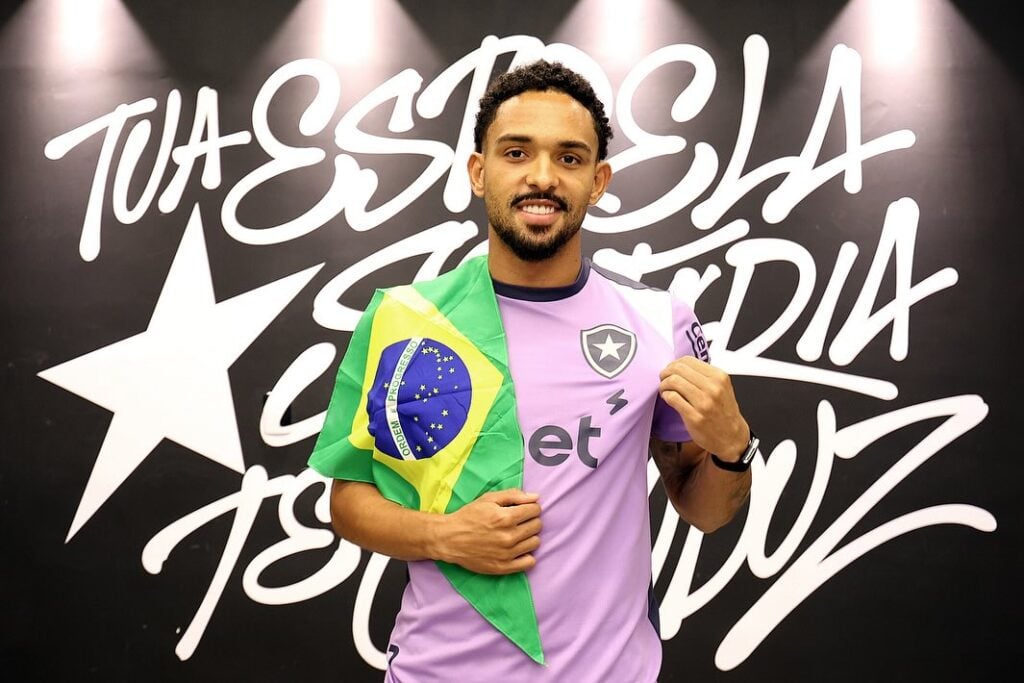 O lateral-direito Vitinho, do Botafogo: convocado por Ancelotti para a seleção brasileira