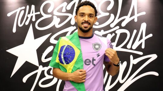 O lateral-direito Vitinho, do Botafogo: convocado por Ancelotti para a seleção brasileira