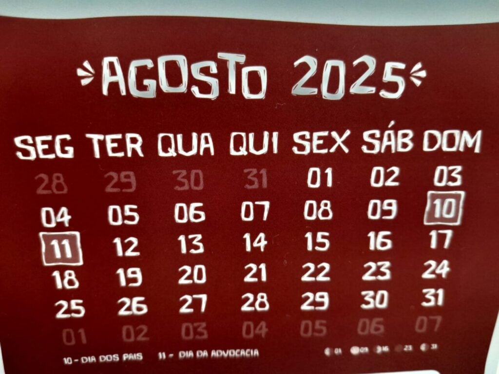 agosto sem feriado