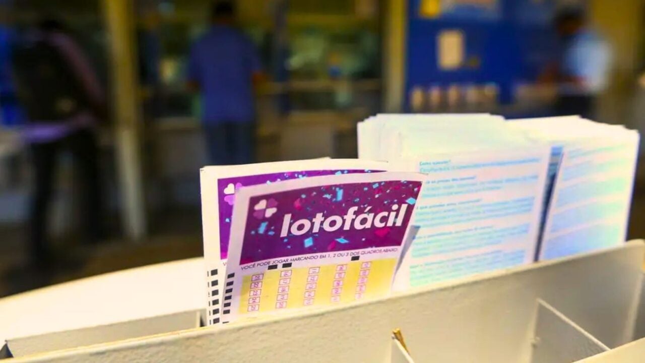 bilhetes-de-aposta-da-lotofacil-das-loterias-caixa-1300×731