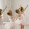 Child girls is studying ballet