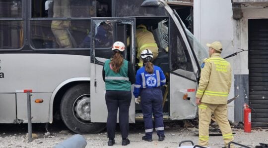 carro e onibus