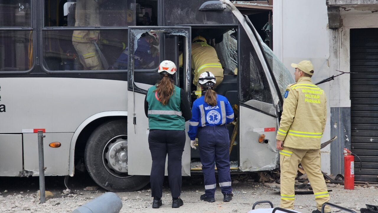 carro e onibus
