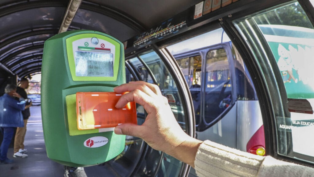 cobranca-inesperada-cartao-debito-onibus-curitiba