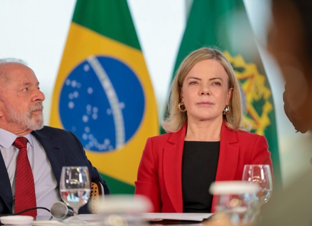 gleisi com lula novo pac VLT curitiba aeroporto