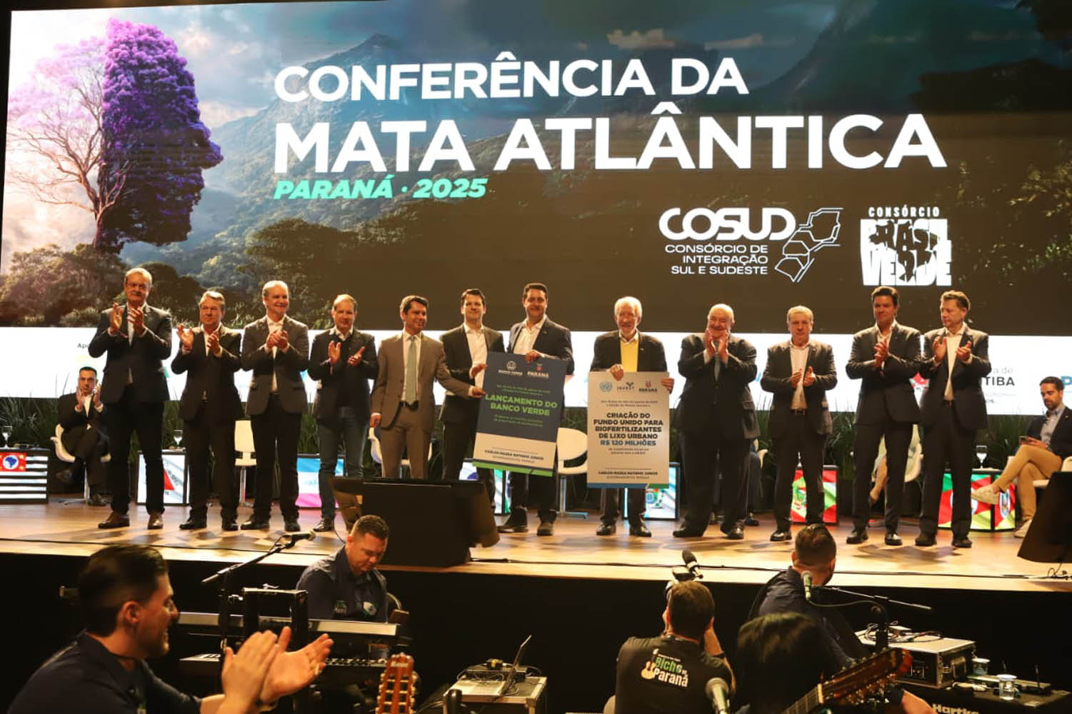 greca e pimentel no palco do guaíra foto ari dias aen