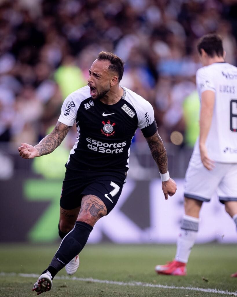 lance de Corinthians e Vasco
