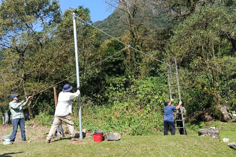mon4