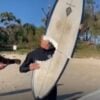 surfista prancha tubarao