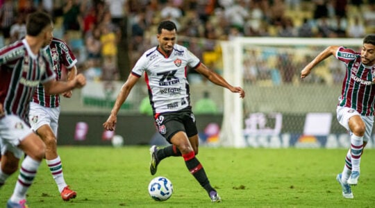 O ponta Lucas Braga, em Vitória x Fluminense: na mira do Coritiba