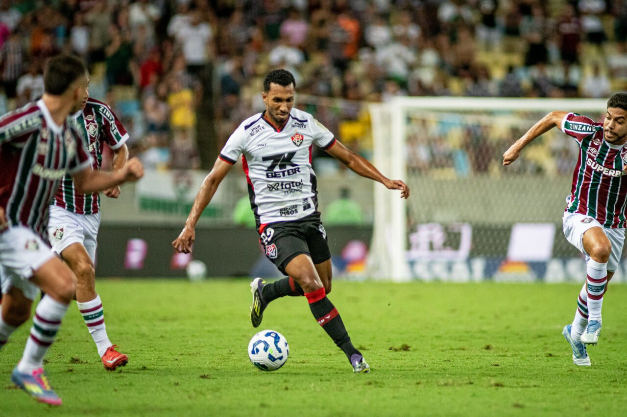 O ponta Lucas Braga, em Vitória x Fluminense: na mira do Coritiba