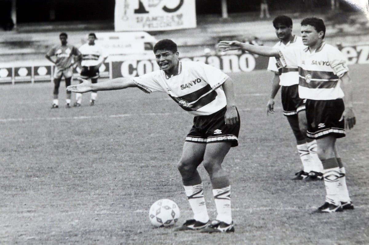 Alex em 1995, no seu primeiro ano como profissional: goleada do Coritiba sobre a Ferroviária