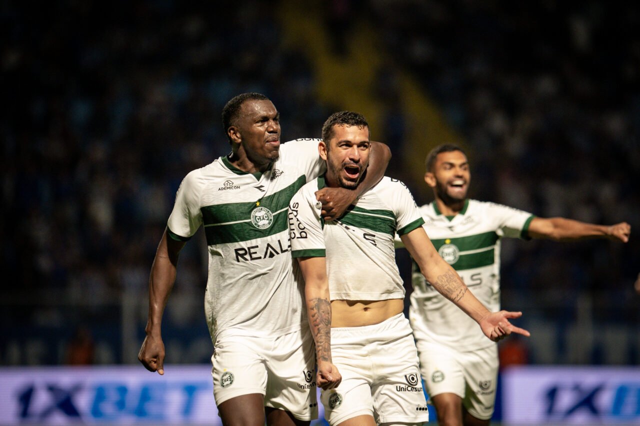 Jacy, Bruno Melo e Vini Paulista comemoram em Avaí x Coritiba