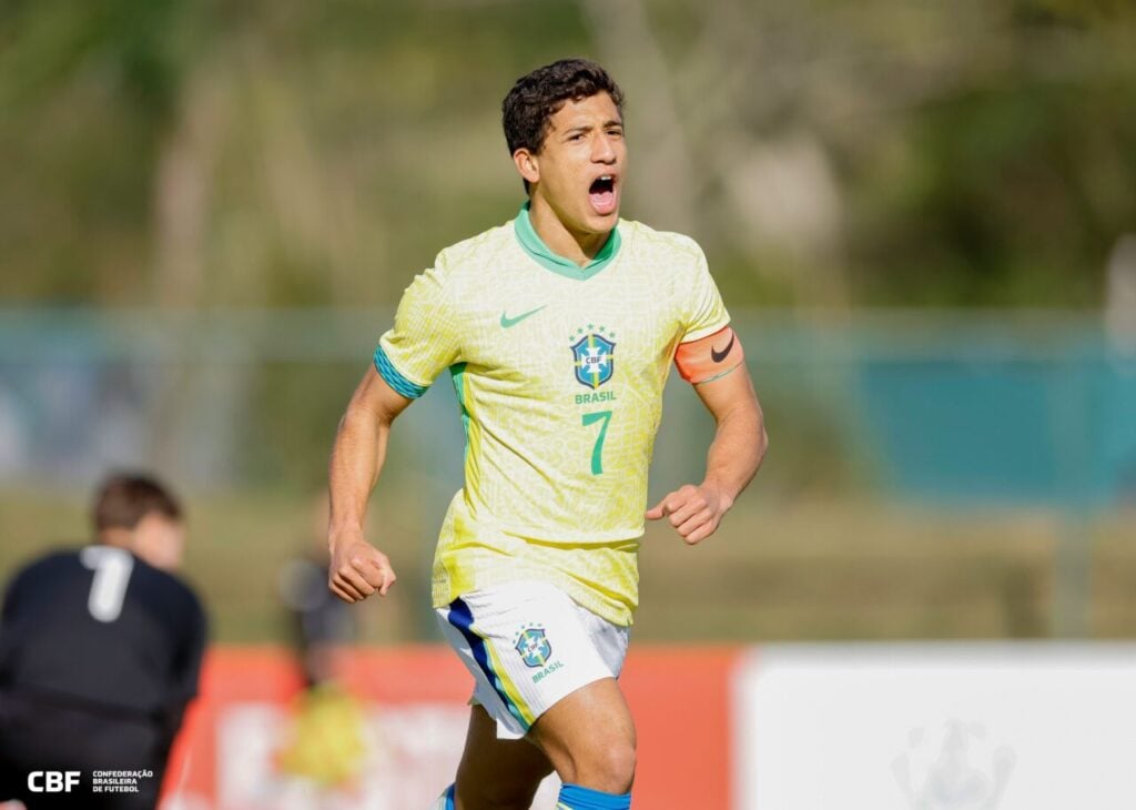 O meia João Cruz, do Athletico e da seleção brasileira sub-20