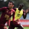 O zagueiro Carlos Terán, em treino do Athletico
