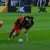 Viveros é derrubado por zagueiro do Corinthians