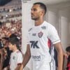 O ponta Lucas Braga, do Vitória