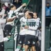 Jogadores do Coritiba comemoram