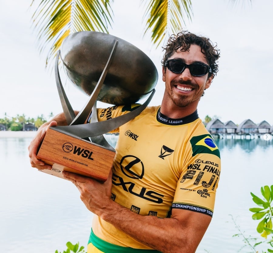 O surfista curitibano Yago Dora