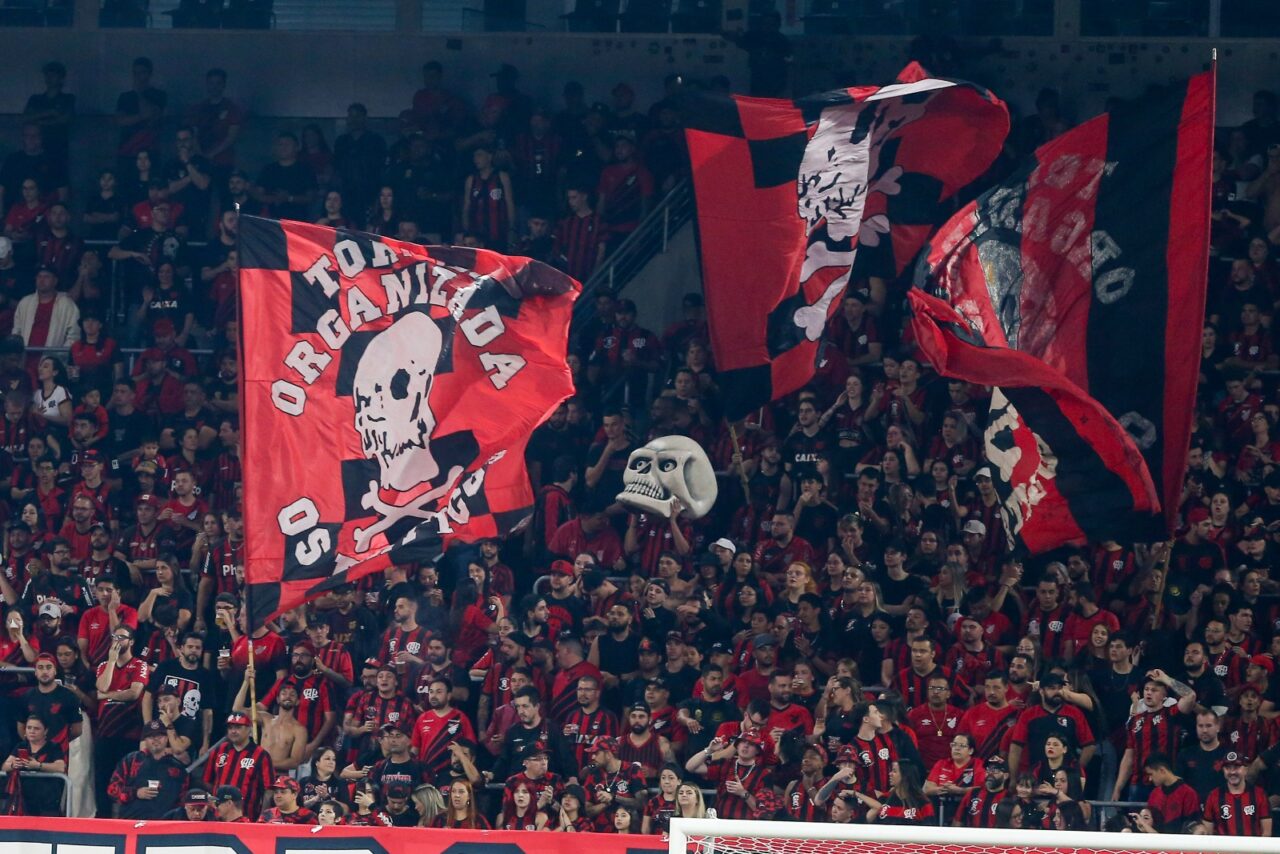 Torcida organizada Os Fanáticos na Arena da Baixada: punição do Athletico