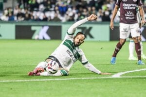 O centroavante Rodrigo Rodrigues, do Coritiba, no Couto Pereira