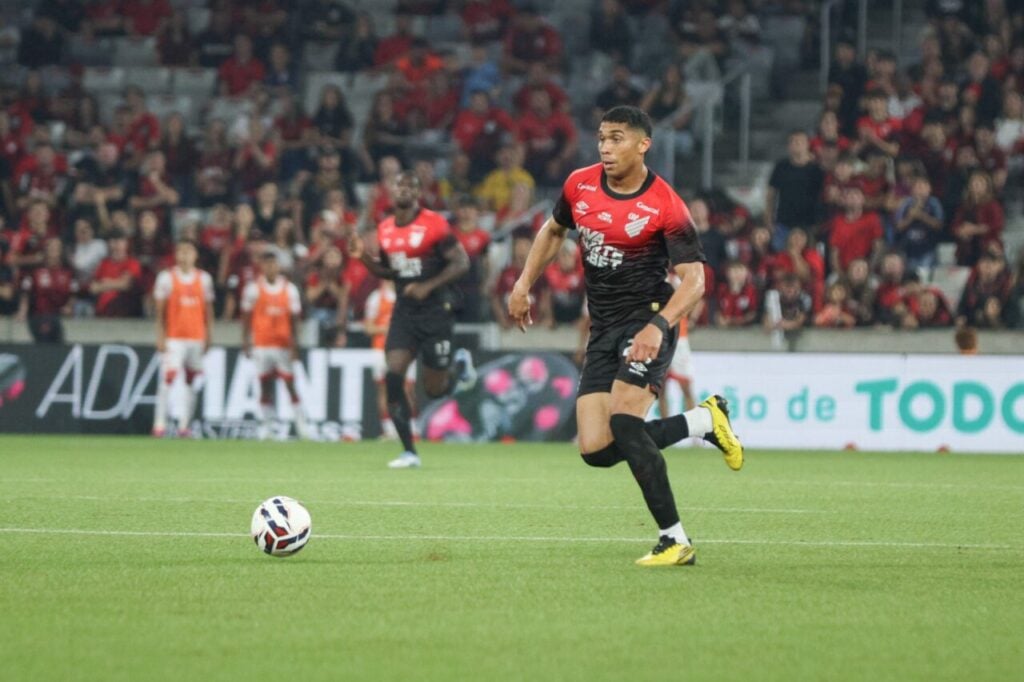 O atacante Julimar, do Athletico Paranaense