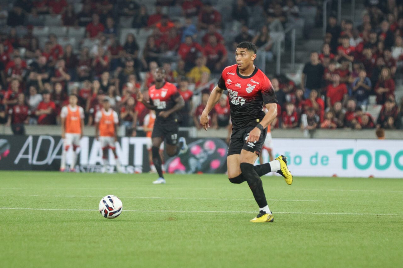 O atacante Julimar, do Athletico Paranaense