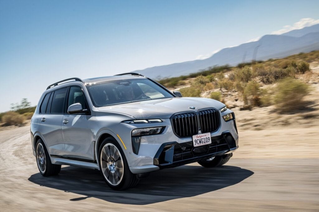 P90486508_highRes_the-new-bmw-x7-on-lo