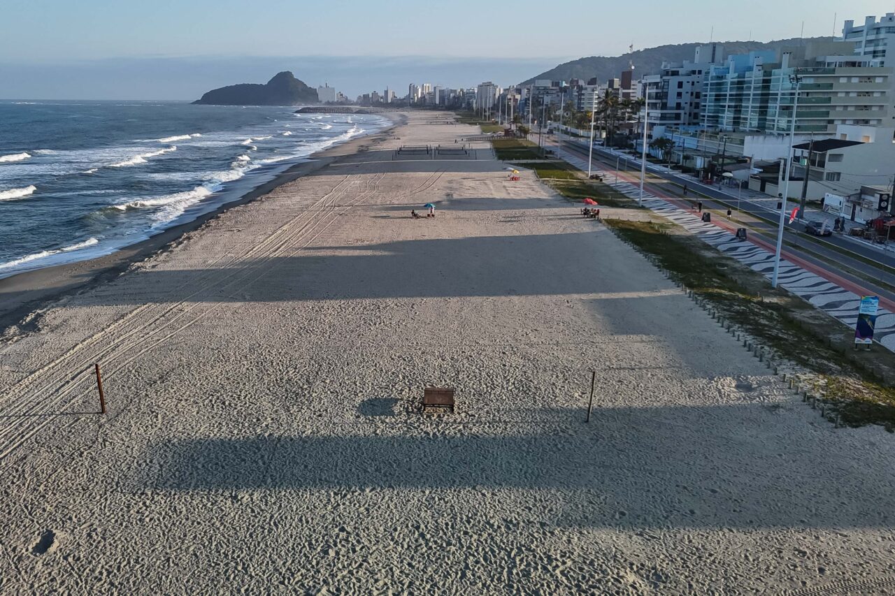 Matinhos, 21 de agosto de 2025 – Praia de Caiobá, litoral paranaense.