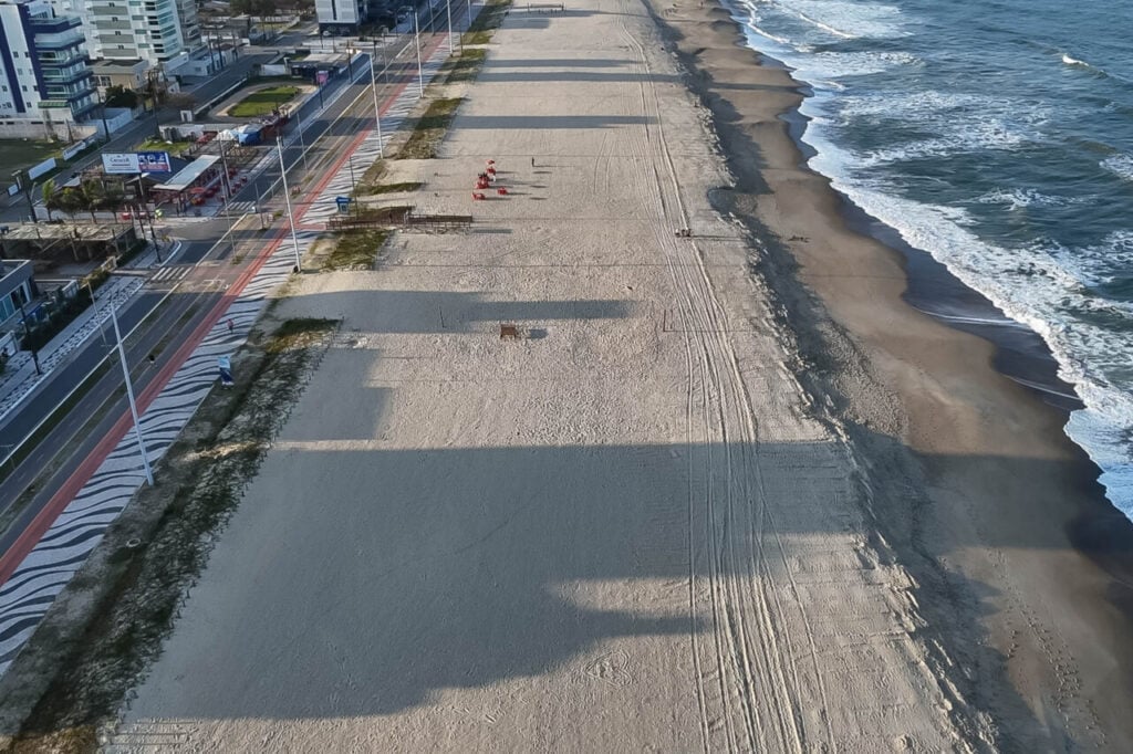 Matinhos, 21 de agosto de 2025 – Praia de Caiobá, litoral paranaense.
