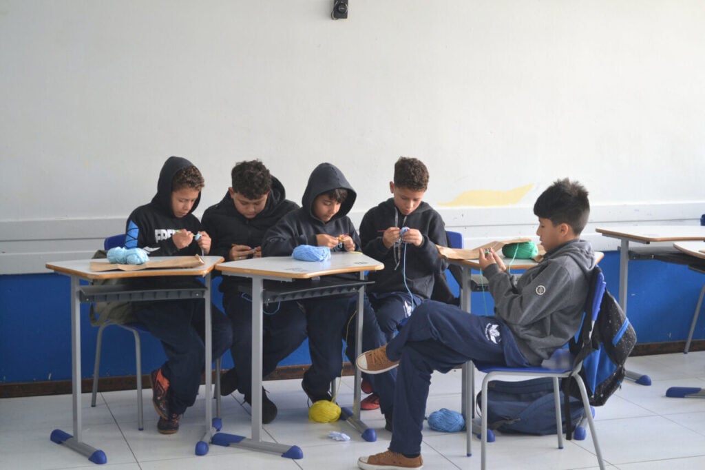 croche-escola-curitiba-meninos