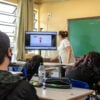 Colégios estaduais recebem 25 mil kits Educatron, com TVs e computadores –