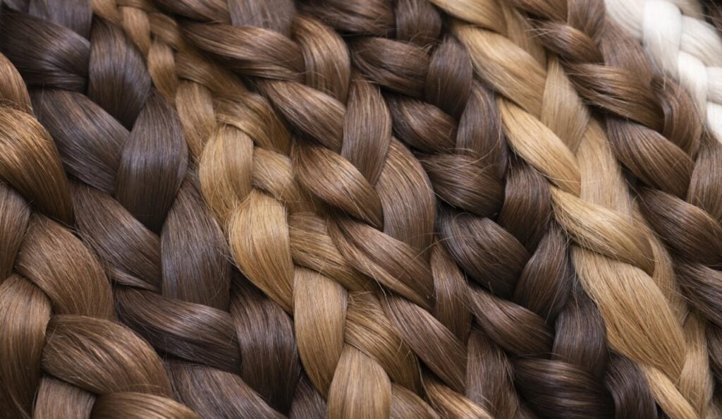 extensoes-de-cabelo-estilizadas-em-salao-de-beleza