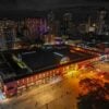 mercado iluminado