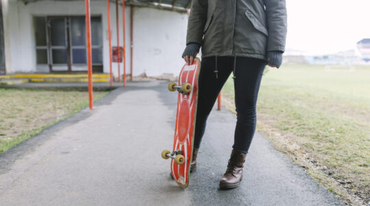 mulher-anonima-com-skate