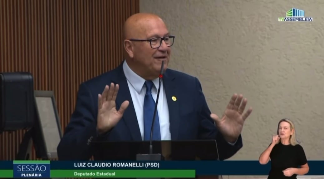 romanelli constrangido bandeira norte-americana assembleia manifestação