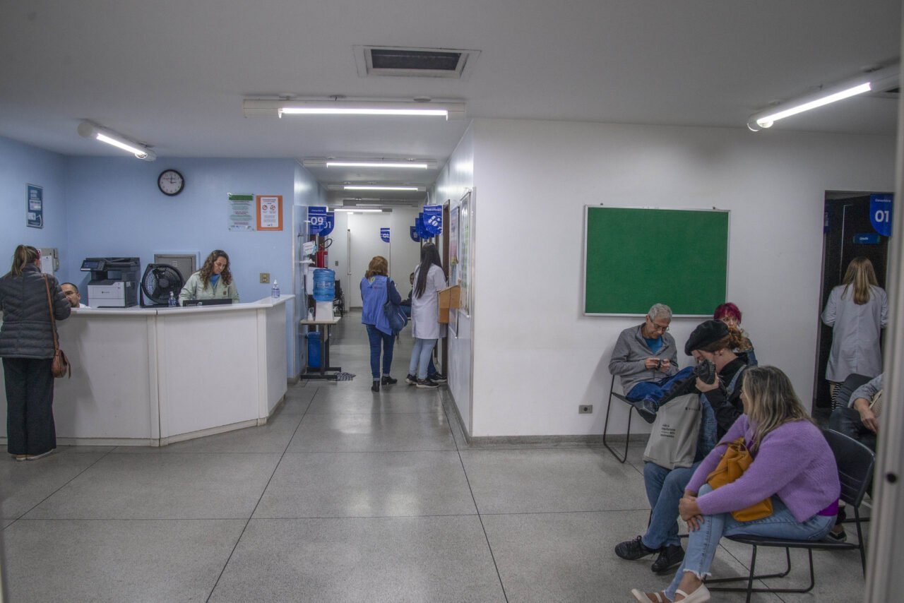 sala de esperar unidade de saúde de curitiba