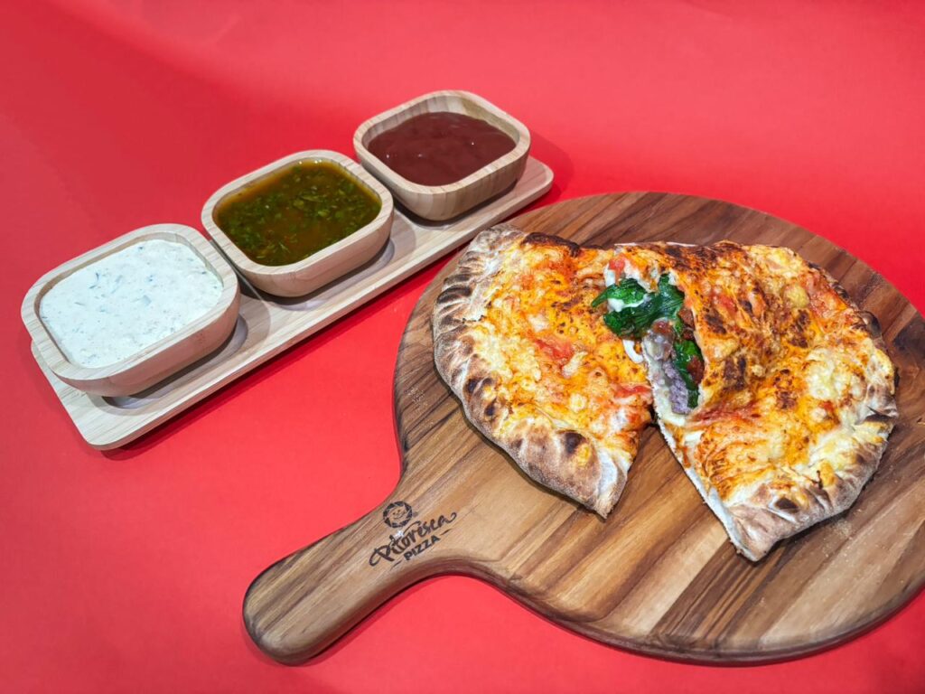 A deliciosa pizza de hamburguer da Pitoresca – Credito Henrique Kuntlzer