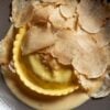 Raviolone de ricota e espinafre finalizado com trufas frescas (foto Rubens Kato)
