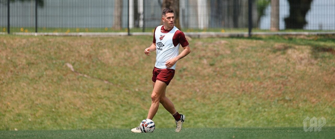 O zagueiro Aguirre, do Athletico