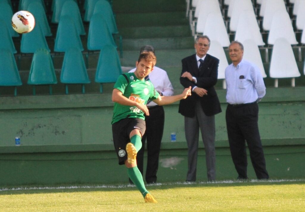 O meia Everton Ribeiro, em treino do Coritiba, em 2012